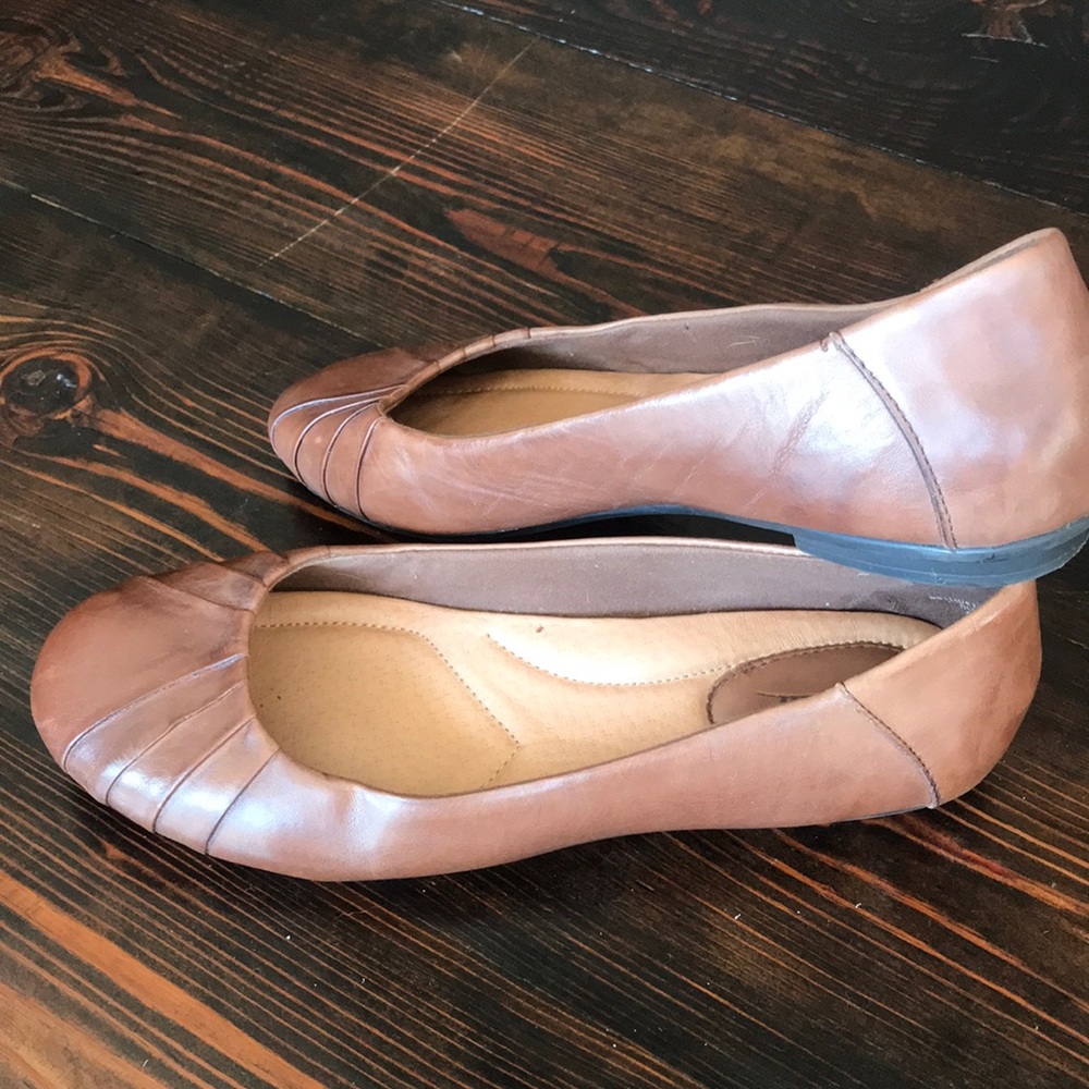EARTH Bellwether Almond Brown Flats 9.5 WIDE WIDTH